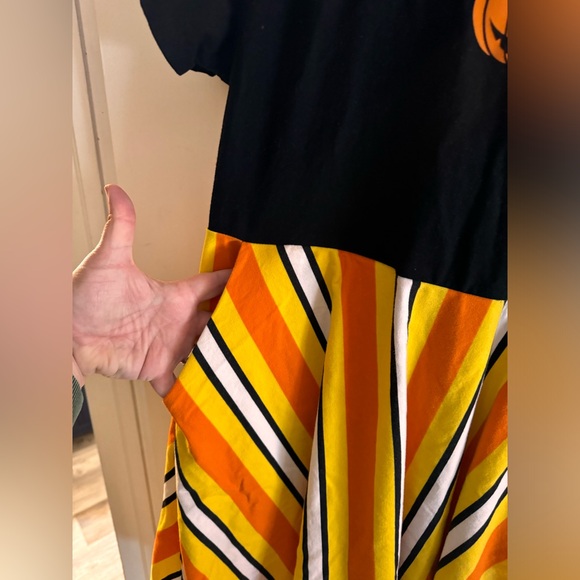 TORRID FOXY DRESS - DISNEY MICKEY MOUSE PUMPKIN CANDY HALLOWEEN PLUS SIZE - Picture 4 of 6